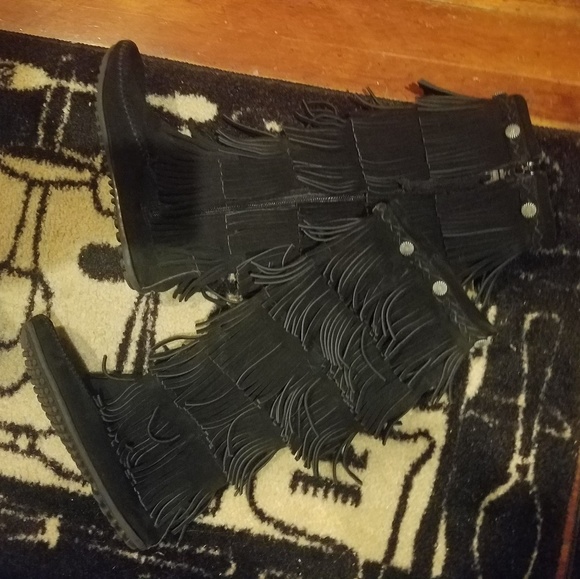 Minnetonka 5-LAYER FRINGE KNEE HIGH moccasins - Picture 2 of 6